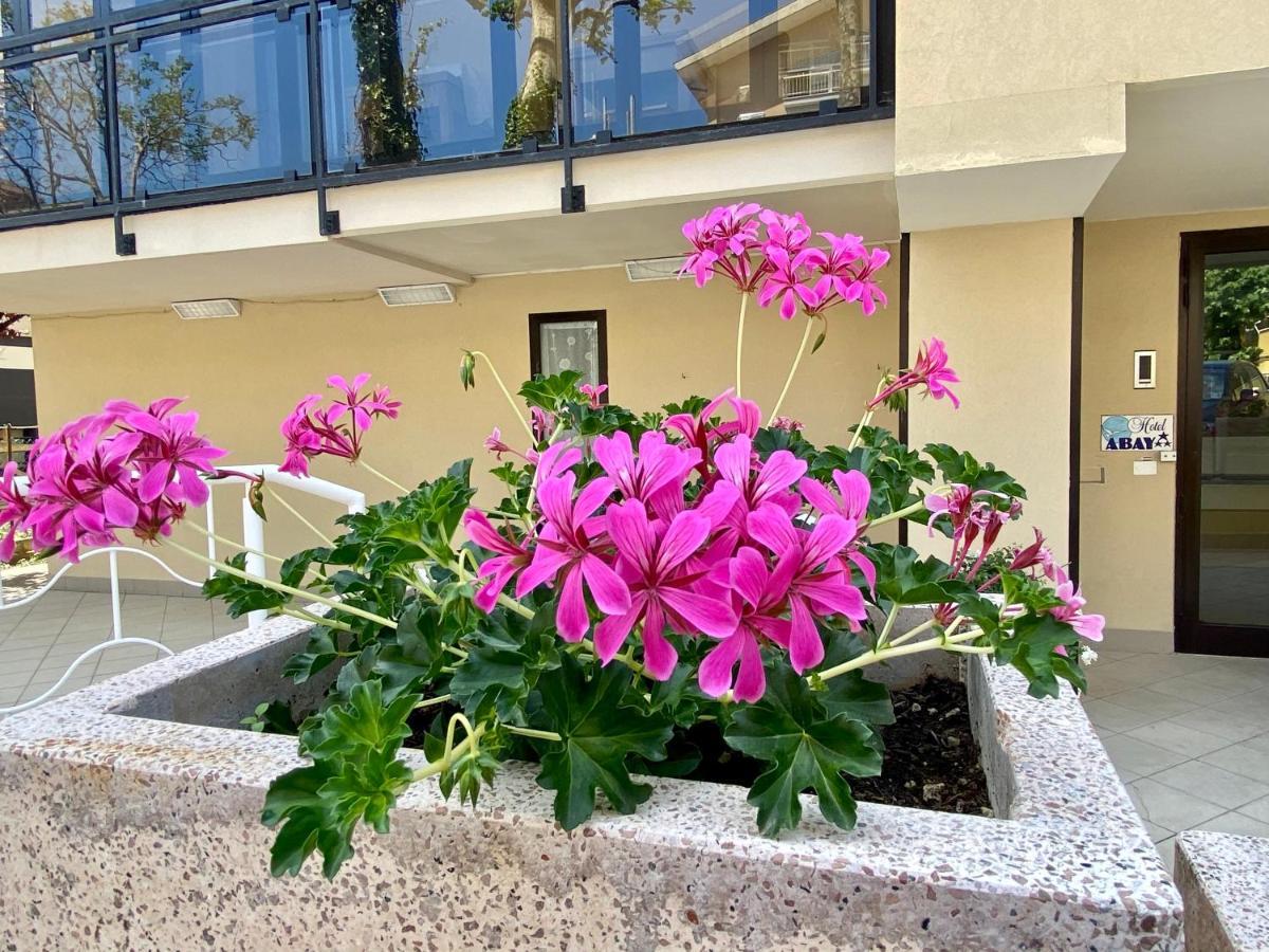 Hotel Abay Римини Экстерьер фото